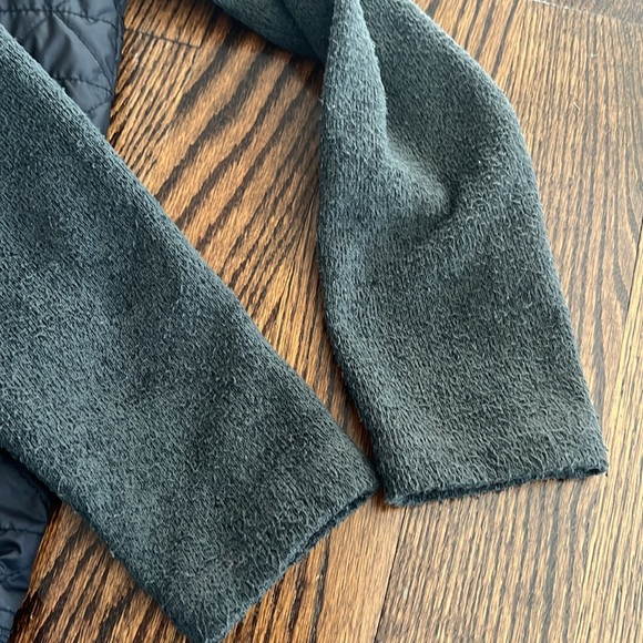 The North Face Boys Quilted Jacket - Picture 4 of 5